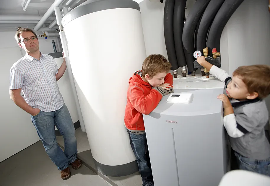 Hausbau mit Wärmepumpe: Diese Gewerke und Schritte brauchst du wirklich